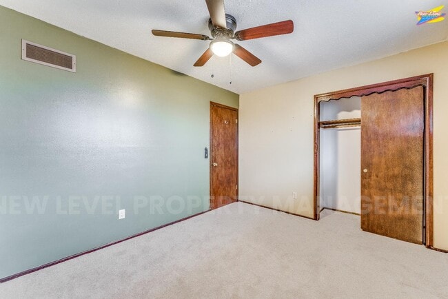 Building Photo - 8410 E Castle Dr