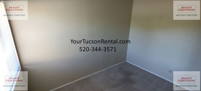 Building Photo - 1st Ave & Limberlost Dr - 2 Beds/ 1.5 Bath...