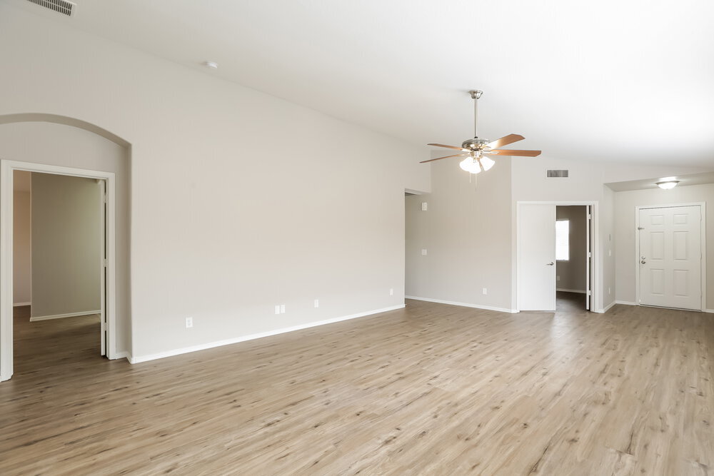 Building Photo - 5802 S 54th Ln