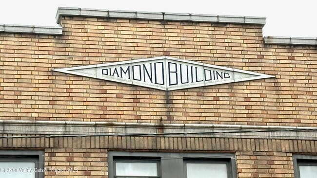 Building Photo - 725 Warren St