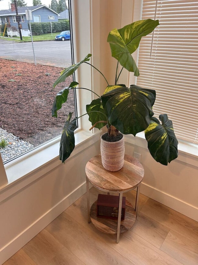 Building Photo - 3505 NE Creston Ave