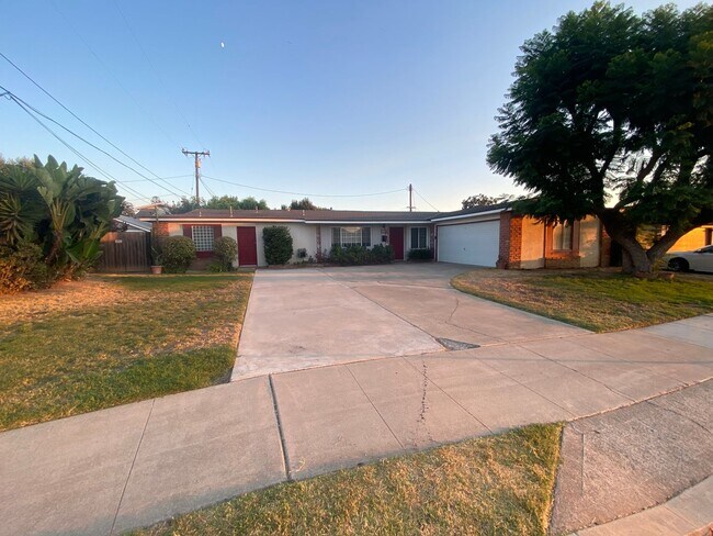 Building Photo - 2440 E Walnut Ave