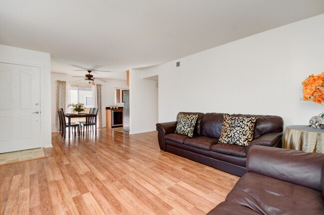 Building Photo - 526 Calle Montecito