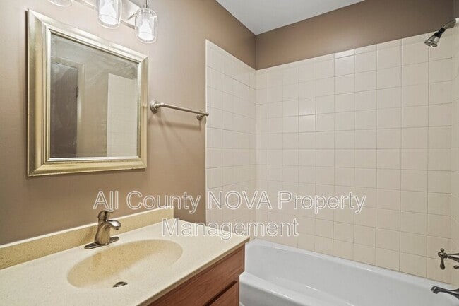 Building Photo - 6428 Earlham Dr