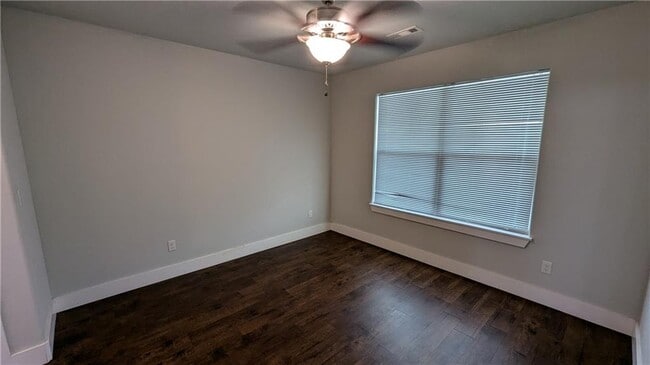 Building Photo - 135 Erin Pl