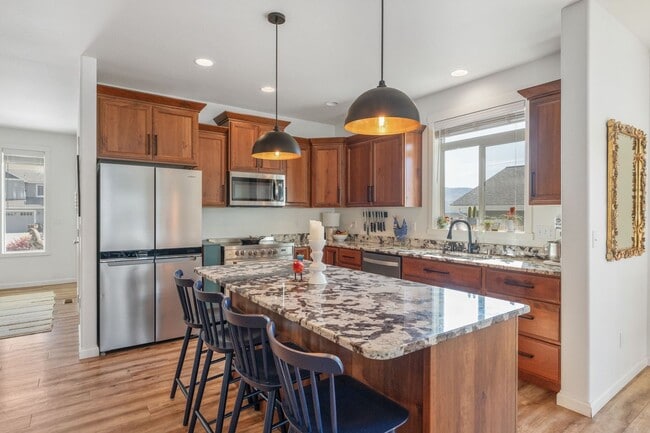 Building Photo - 3 Bedroom, 2 Bath Home