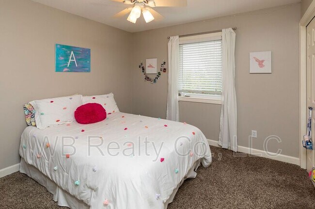 Building Photo - 4519 Meadow Valley Dr