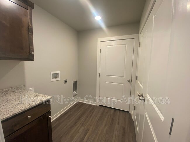 Building Photo - 418 N Mojave St