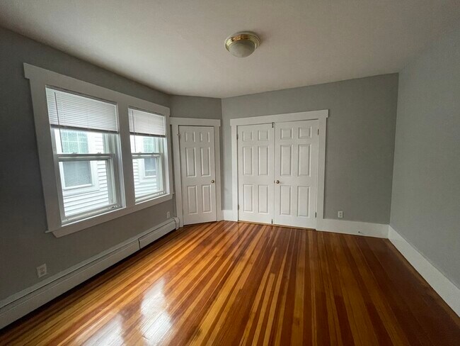 Building Photo - 849 E 3rd St