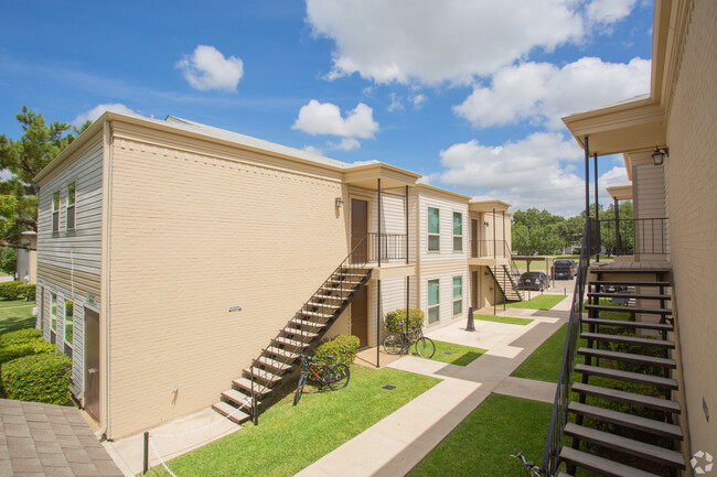 Building Photo - Pecan Grove - Studio