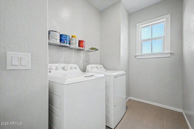 Building Photo - 3 Bedroom 3 Bathroom Recker Pointe Home