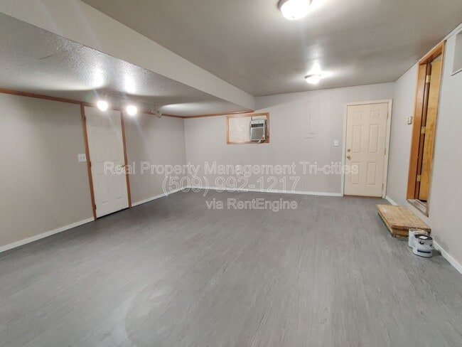 Building Photo - 7528 W Umatilla Ave