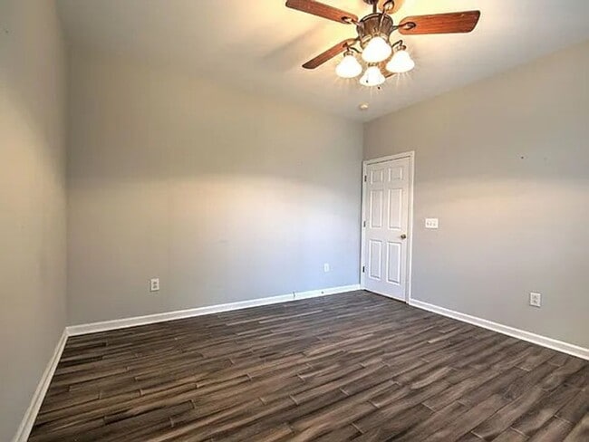 Building Photo - Location, Location!