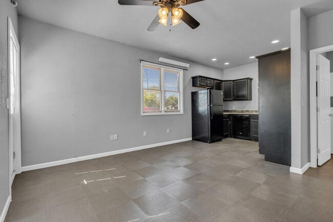 Building Photo - 510 US-14
