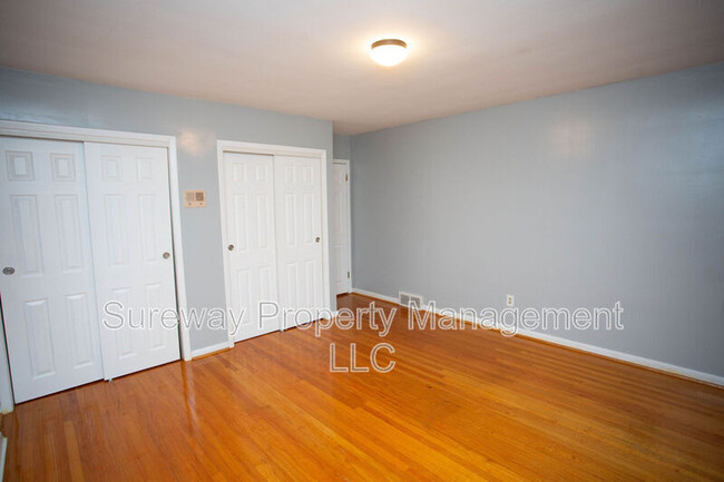 Building Photo - 841 Grove St
