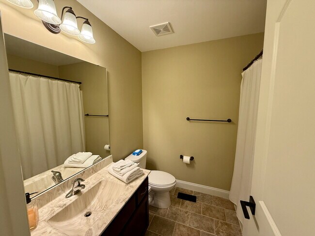 Building Photo - 5005 Double Tree Dr