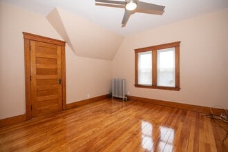 Building Photo - Convenient Location & Updated Amenities!