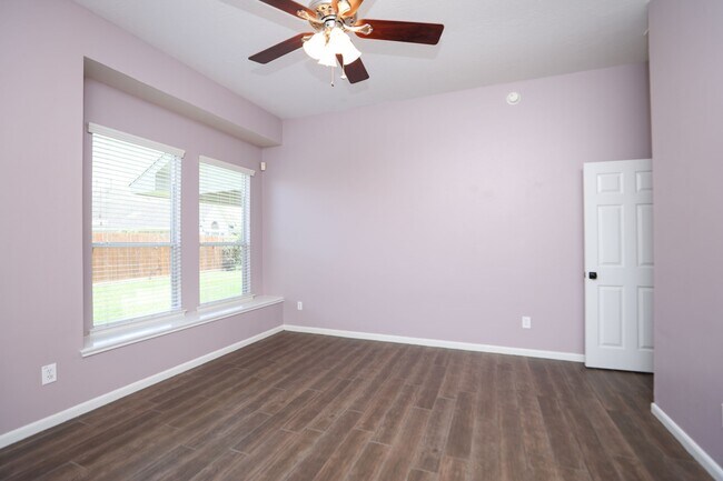 Building Photo - 11110 Fall Point Dr