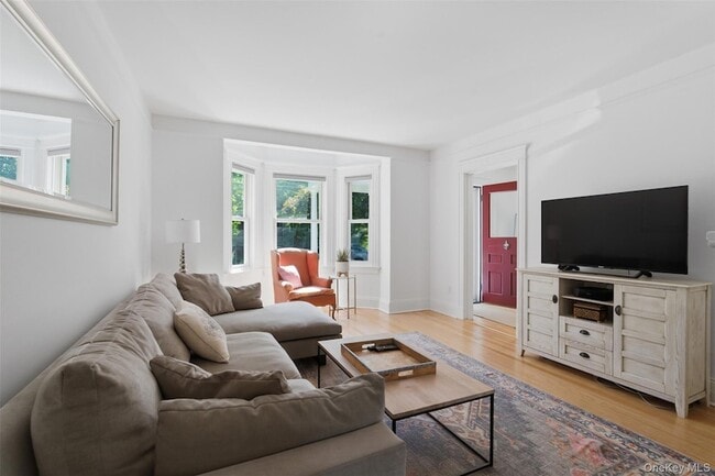Building Photo - 27 N Dutcher St