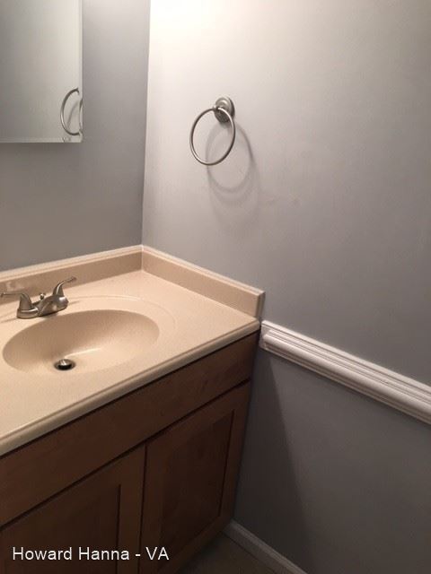 Building Photo - 3 br, 2.5 bath House - 1016 Colonial Meado...