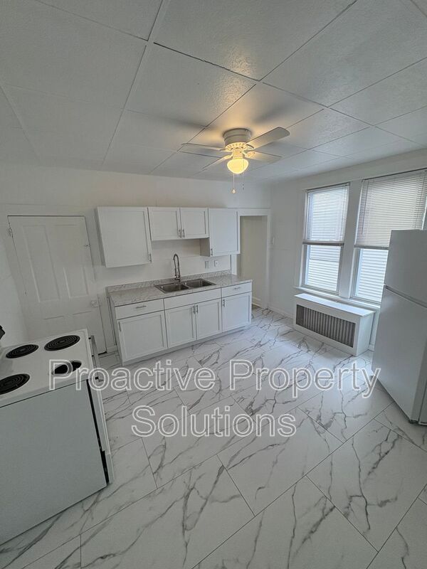 Building Photo - 718-720 Archbald St