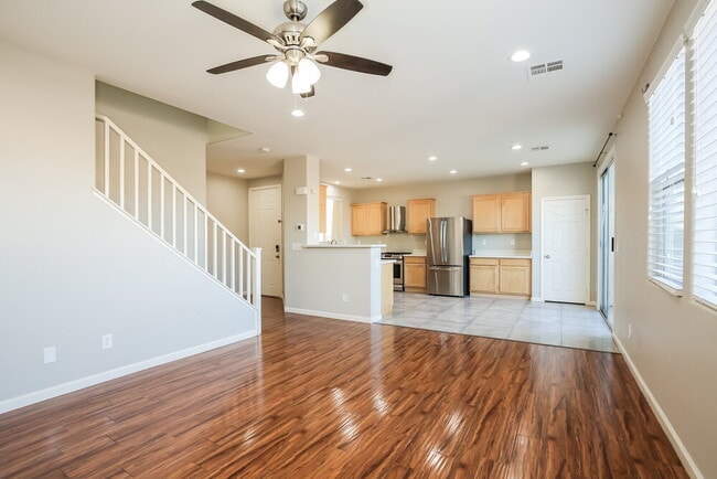 Building Photo - 5836 Sierra Cliff St