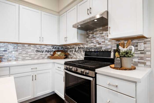 Building Photo - Modern 3BR/3BA Home in Bayshores | 1,542 Sq Ft | Prime Location