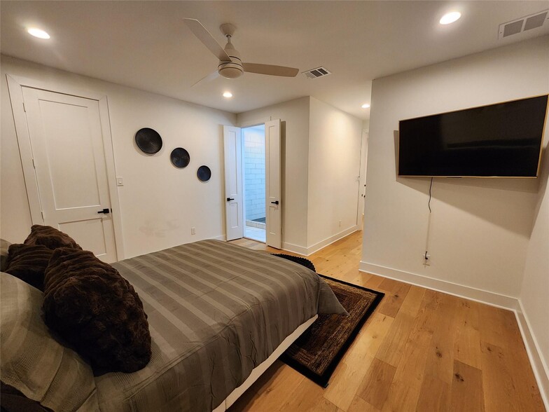 Building Photo - 5316 East Side Ave