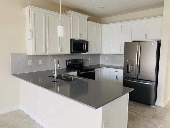 Building Photo - Two Story townhome in Storey Lake  community