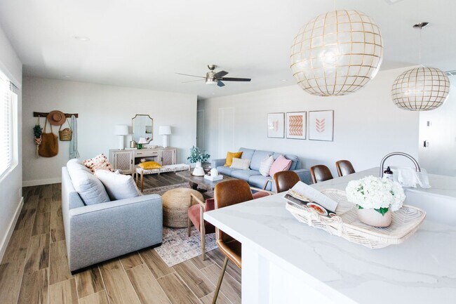 Building Photo - Stunning Remodel near Old Town!