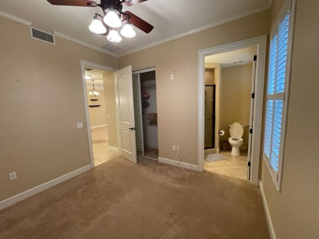 Building Photo - Lovely 2 Bedroom Condo in Jackson Square