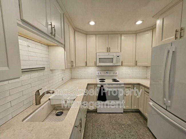 Building Photo - 12612 NE Prescott Dr