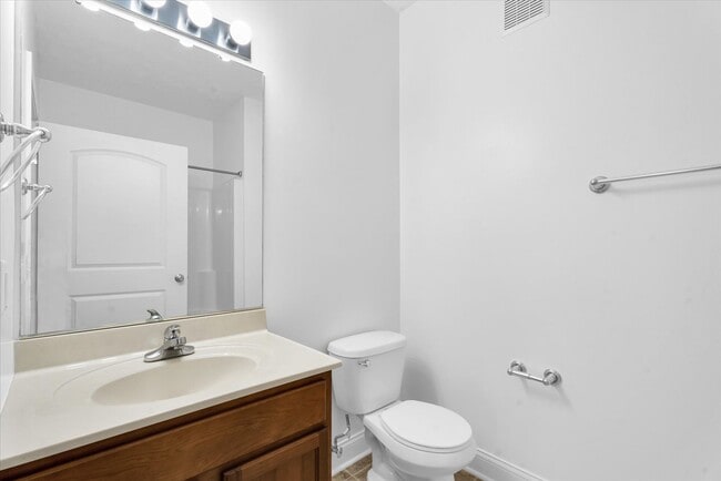 Building Photo - 2 bedroom, 2 bathroom condo!