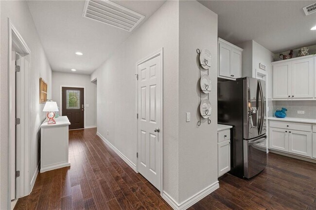 Building Photo - 809 American Trail