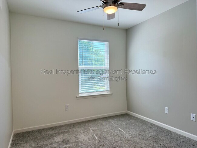 Building Photo - 437 Hacksaw Trl