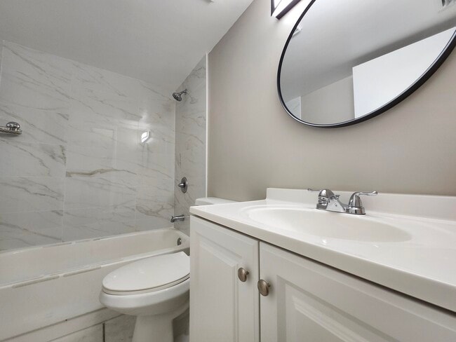 Building Photo - 545 Trace Cir