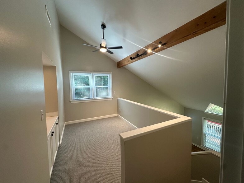 Building Photo - 160 Lystra Hills Ln