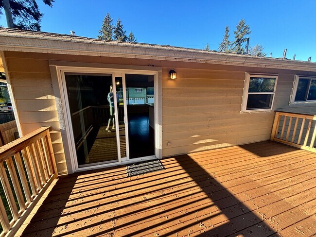 Building Photo - Gorgeous 4-Bd House | Huge Deck, Huge Fenced Yard, & Bonus Room!