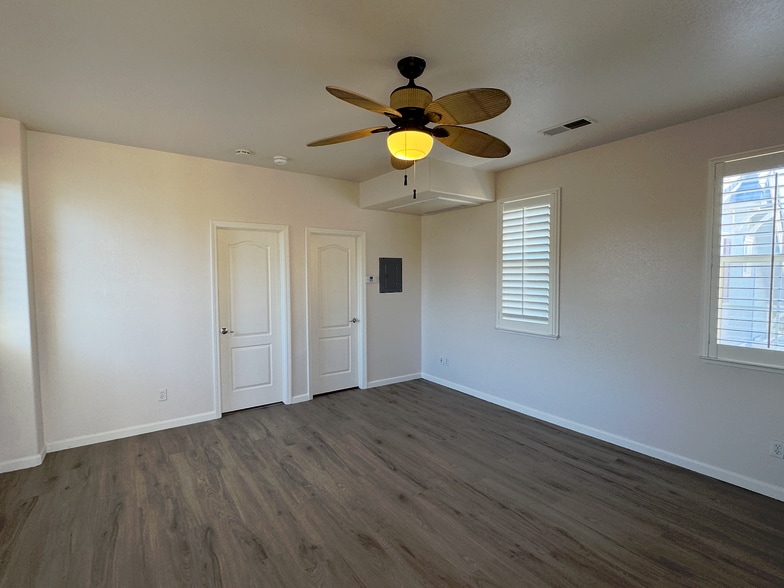 Building Photo - 606 Leah Ln