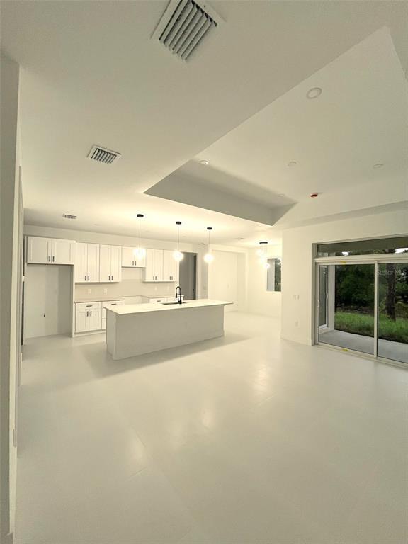 Building Photo - 1043 Brenton Ave