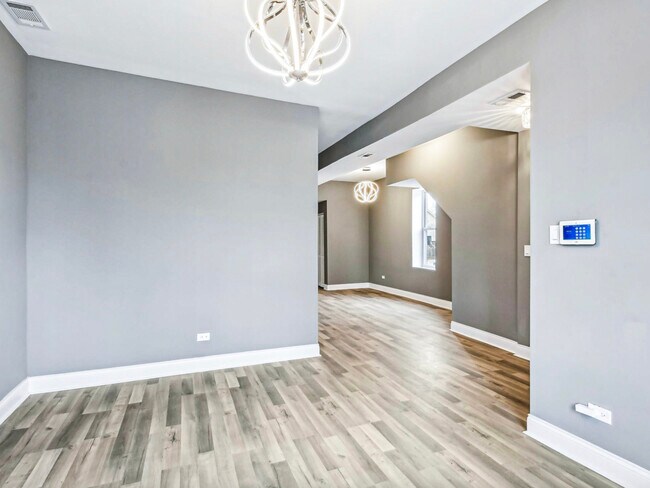 Building Photo - 1806 S Trumbull Ave