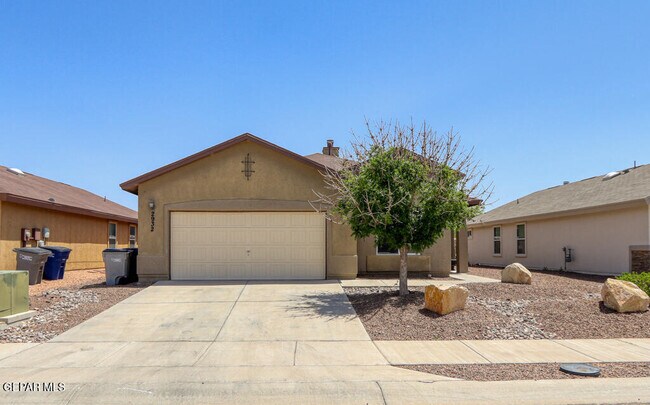 Building Photo - 2932 Pino Triste Dr