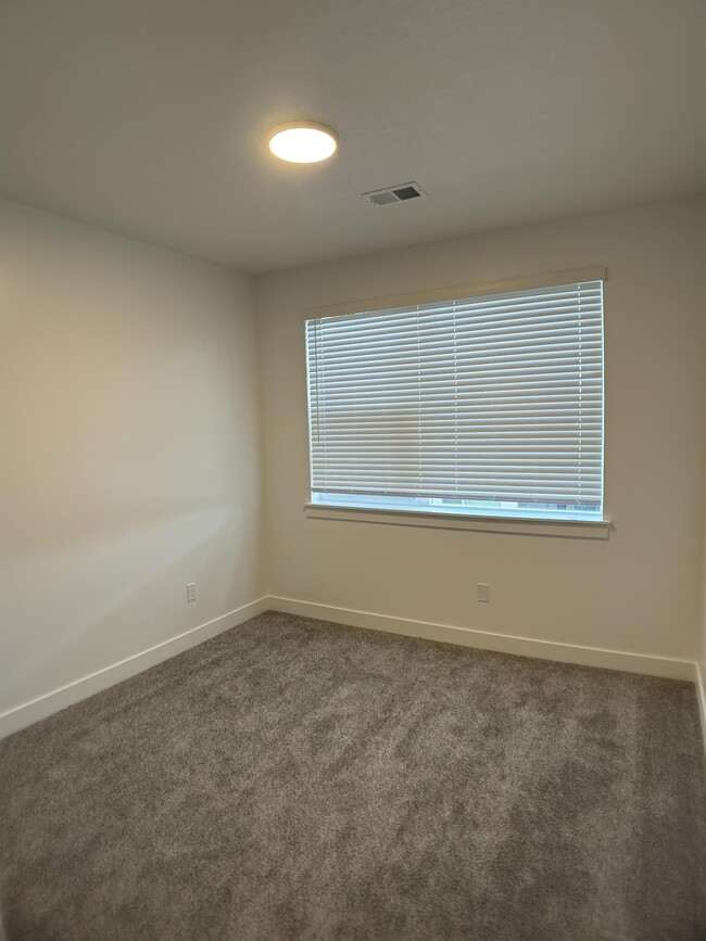 Building Photo - 463 W 60 S