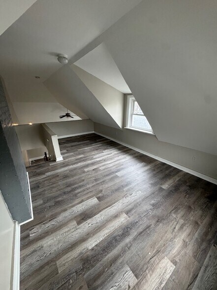 Building Photo - 520 South Ave