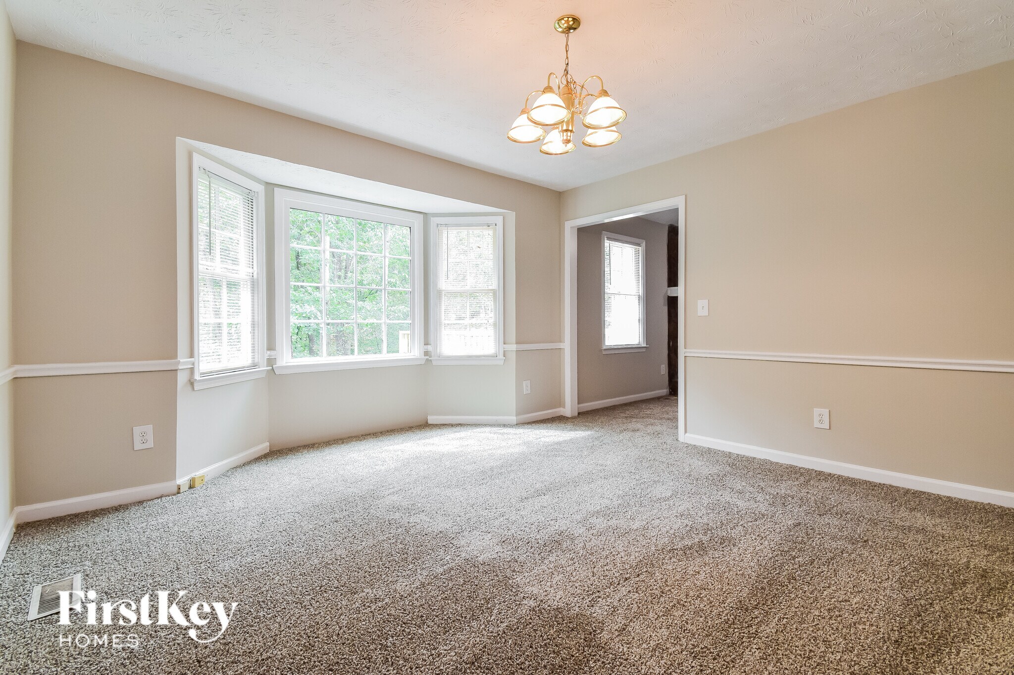 Building Photo - 1930 Fernwood Dr