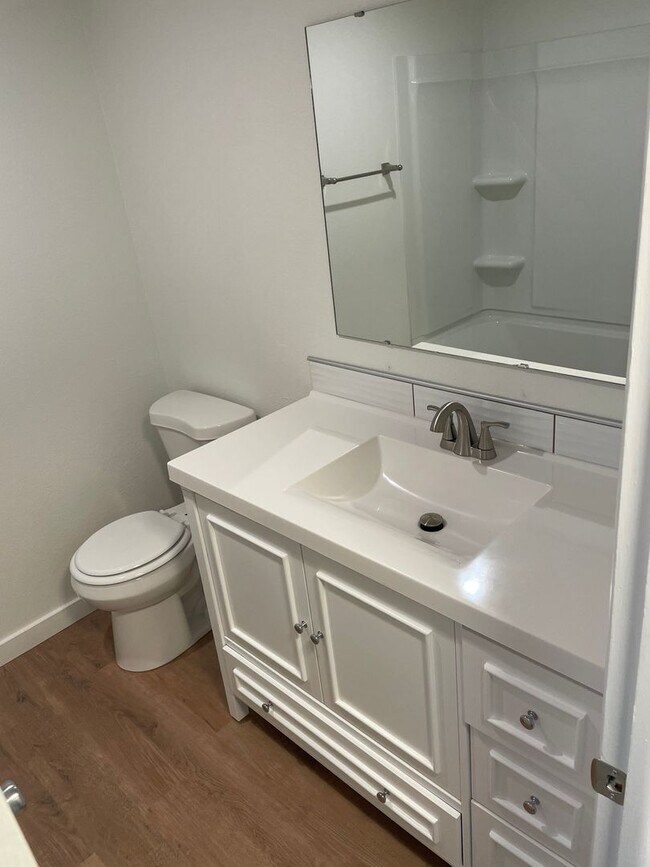 Building Photo - Amity