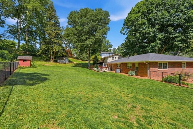 Building Photo - 1338 Northwood Cir NE