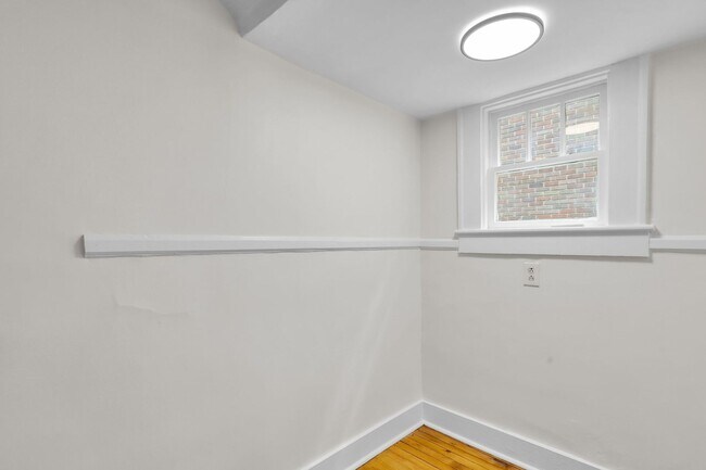 Building Photo - 201 E 48th St