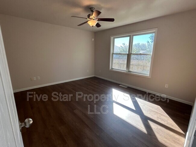 Building Photo - 1414 School House Ln