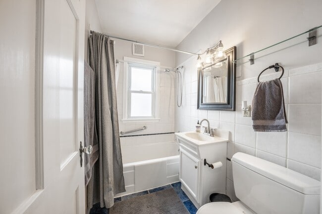 Building Photo - 4249 18th Ave S